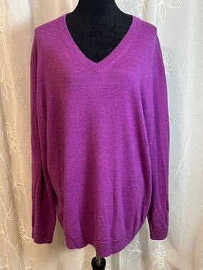 Classic V-Neck Sweater in Rich Magenta
